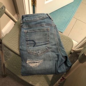 Distressed American Eagle Jeans size 4Short